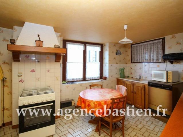 Mourex Maison de 200 m2 avec grange et vue lac Léman