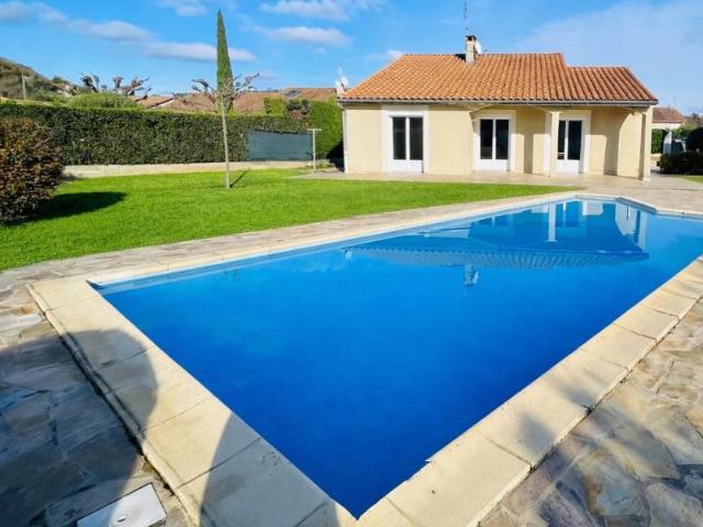 MOURS JOLIE VILLA AVEC PISCINE