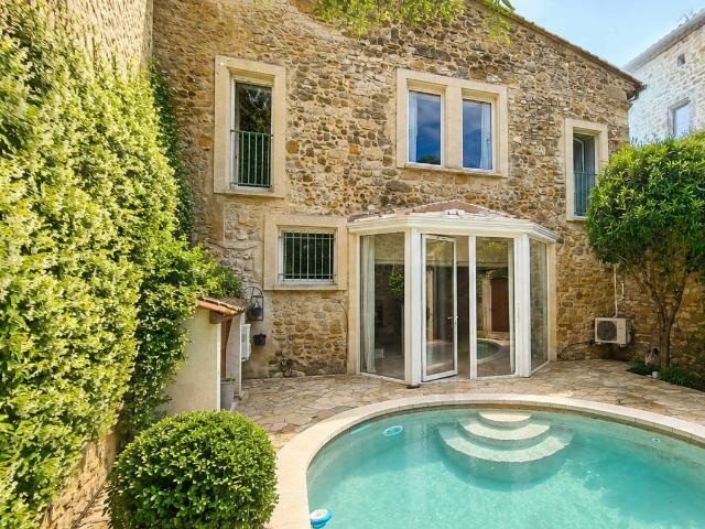Moussac Maison de caractère rénovée avec piscine au cœur d. 152m² Moussac