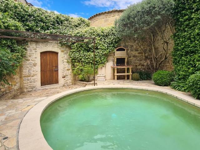 Moussac Maison de caractère rénovée avec piscine au cœur d. 152m² Moussac