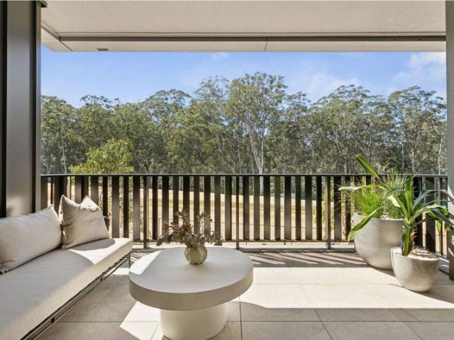 MOVE IN NOW | BRIGHT AND SPACIOUS THREE BEDROOM + MEDIA APARTMENT