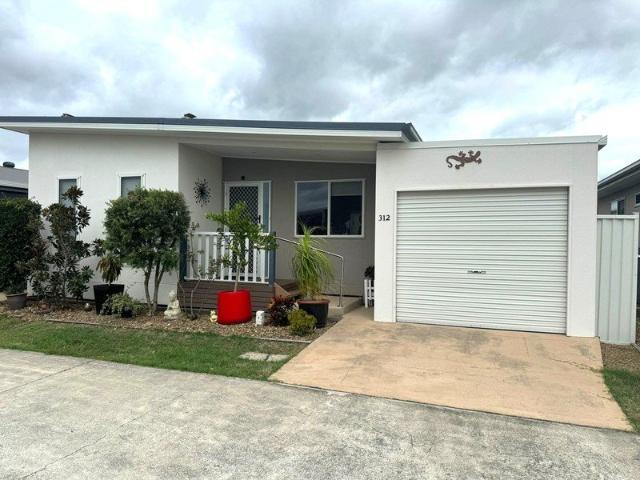 MOVE IN! NOTHING TO DO! Located in an Over 50's Lifestyle Living Complex