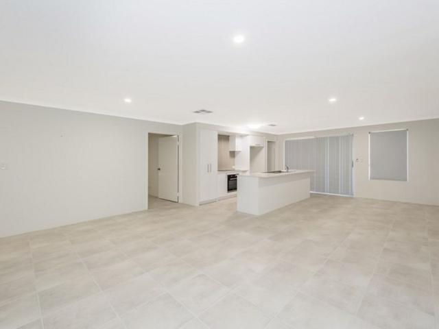 Move in on Moonee!
