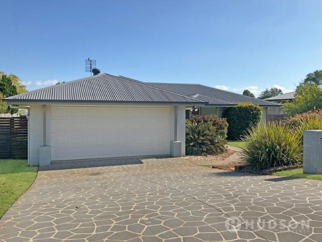 MOVE IN AT LEASE END. LARGE HOME, LARGE 1000SQM BLOCK IN HIGHFIELDS, TOOWOOMBA