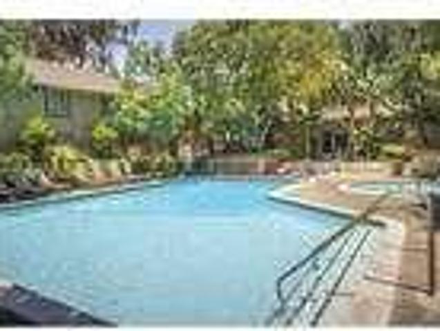 Move in condition, 2 bedroom 2 bath. Pet OK!