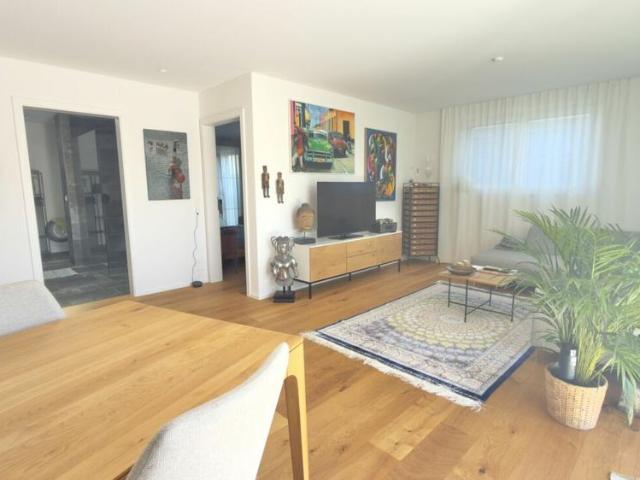 Move in & feel at home hochwertige Attikawohnung für Expats & Professionals