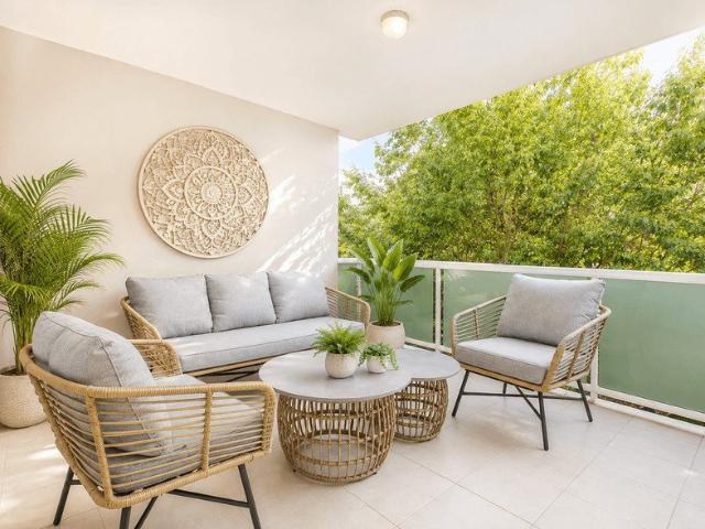MOVE IN READY, MOMENTS FROM PICTURESQUE KEDRON BROOK!