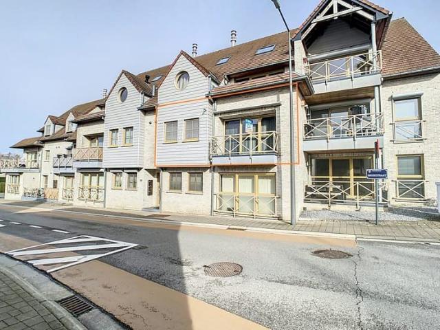 Move in ready apartment with terrace & parking