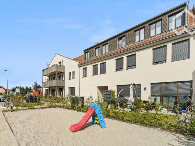 Move in ready apartment in a historic three sided farmstead for short term needs: All inclusive | Underfloor heating | Parquet flooring | Electric box spring bed, Leipzig Amsterdam Apartments for Rent