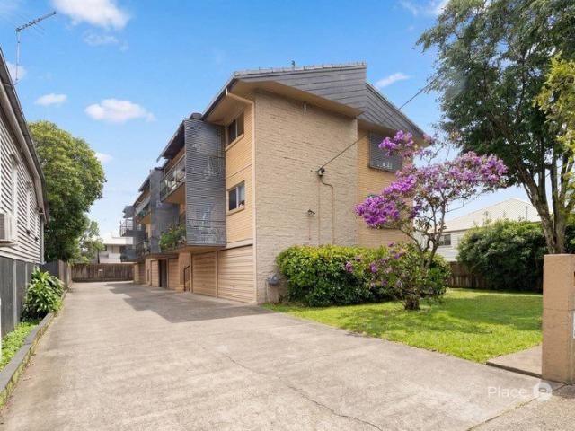 Move in Ready Apartment on the Kedron Brook