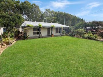 Move in Ready Beachside home and shed on 1000m