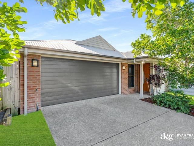 MOVE IN READY WITH 2 LIVING AREAS