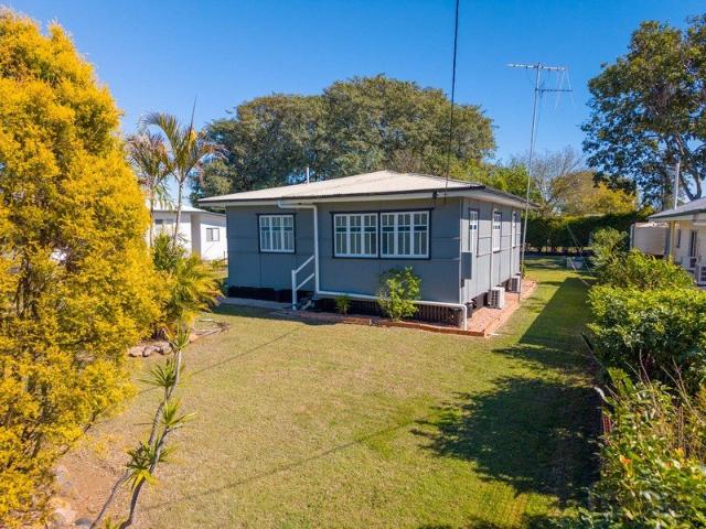 MOVE IN READY CHARACTER HOME WITH CLOSE TO TOWN CONVENIENCE Open Fri 31 July & Sat 1st Aug