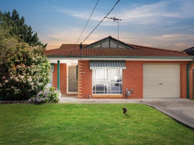 Move In Ready Comfort Meets Substantial Outdoor Lifestyle!
