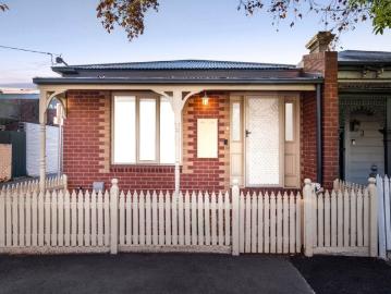 Move in Ready Comfort with Walk Everywhere Appeal
