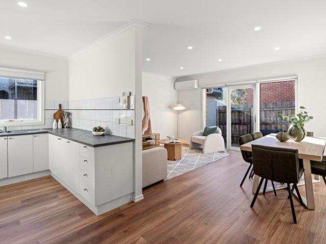 Move in Ready Comfort with Walk Everywhere Appeal