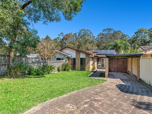 Affordable Ashmore Living No Body Corporate & Your Own Private Yard!