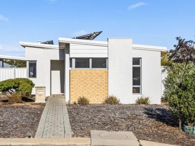 MOVE IN READY FULLY FURNISHED AND EQUIPPED