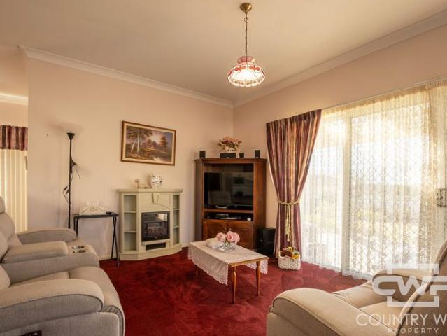 Move In Ready & Fully Furnished in the Heart of Glen Innes