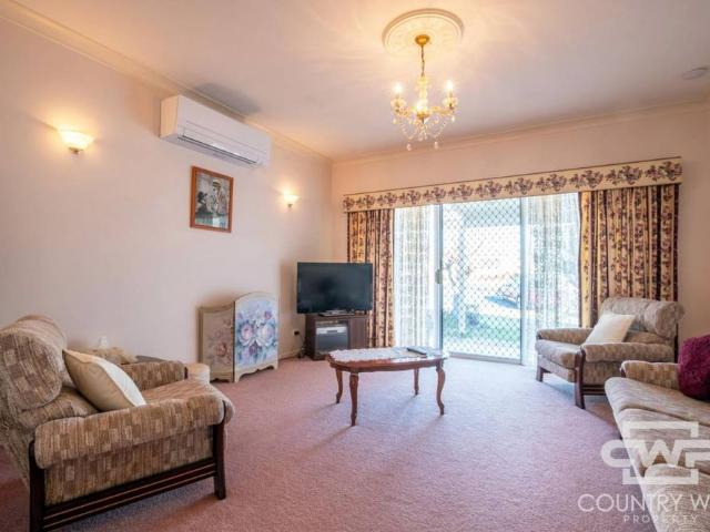 Move In Ready & Fully Furnished in the Heart of Glen Innes