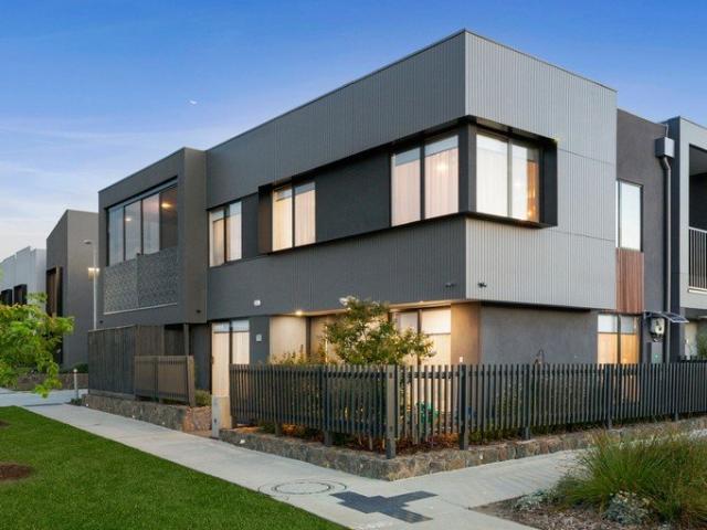 Move In Ready Family Home Made for Living, Relaxing & Entertaining