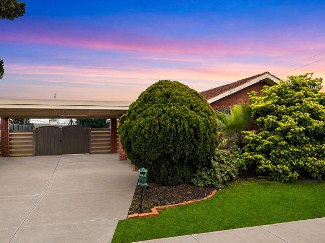 Move In Ready Family Home on a Generous 545sqm Allotment!