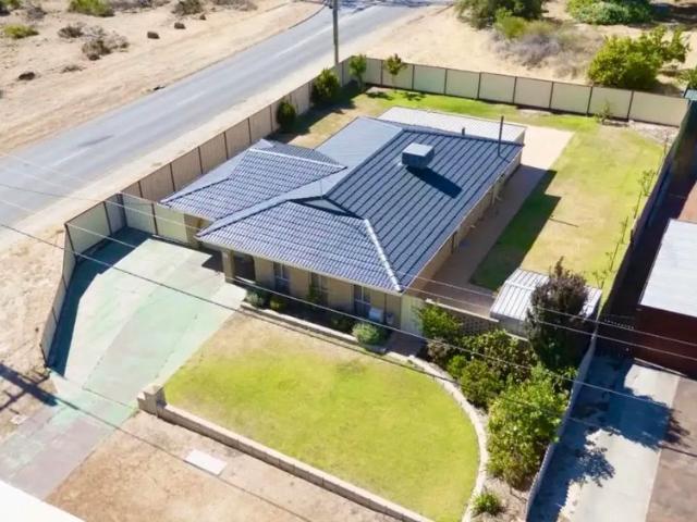 Move In Ready Family Home on a Generous 735sqm Corner Block 1 Aralia Way, Forrestfield WA 6058 3 Bedrooms | 1 Bathroom | 3 Car | 735sqm Corner Block