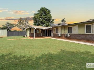 House for sale in Katherine County - Garden