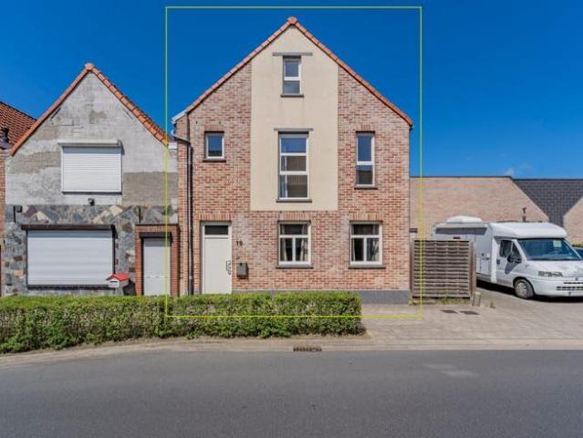 Move in ready family home with 2 bedrooms in Oostkamp