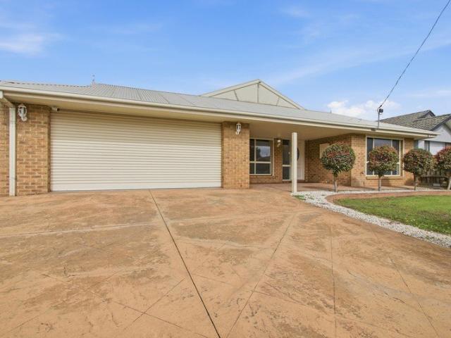 Seriously Spacious Entertaining. Right Here in Morwell