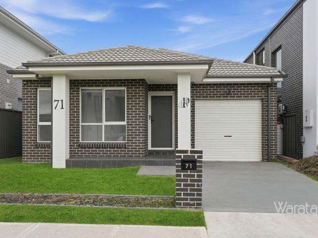 Move In Ready Family Home with Open Plan Design!
