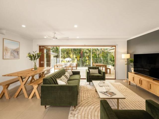 Move In Ready Family Home – 5 Bedrooms, Pool, All Bills Included & Pet Friendly