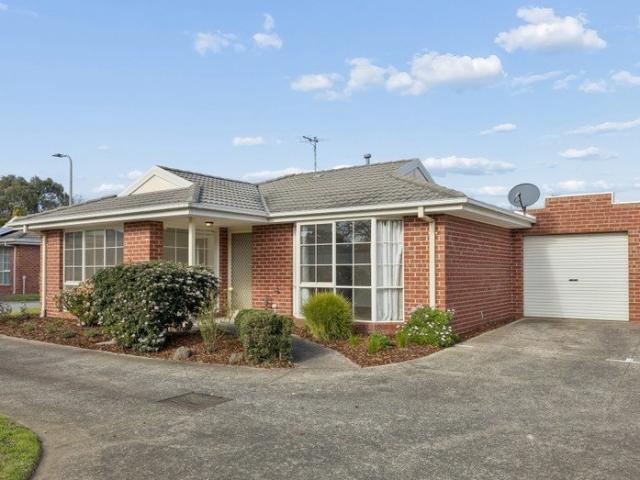 Move In Ready Family Living in a Prime Carrum Downs Location