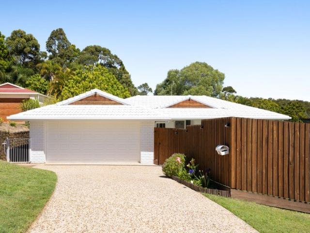 Move in Ready Family Oasis w/ Gorgeous Hinterland Views