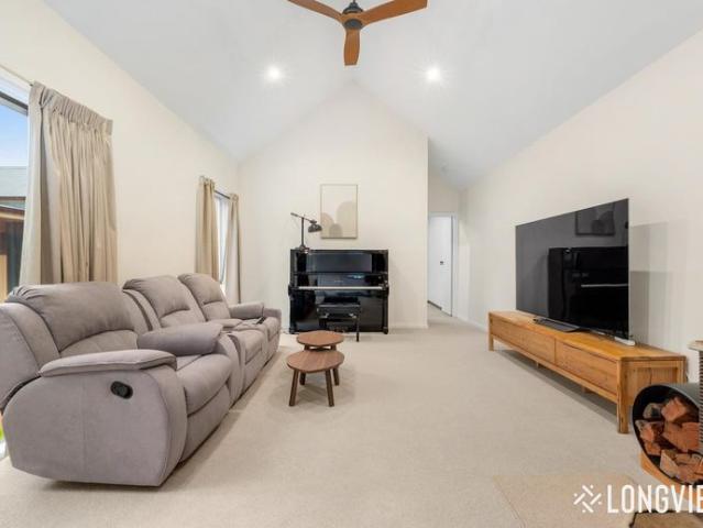 Move In Ready Hawthorn East Home – Fully Furnished & Bills Included
