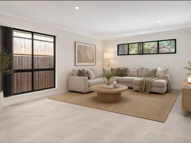 Move In Ready Home Close to Schools & Shops