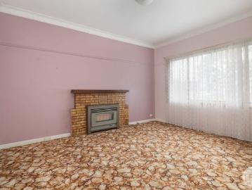MOVE IN READY HOME IN A GREAT LOCATION