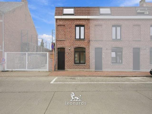 Move in ready home, ideal first purchase or investment!