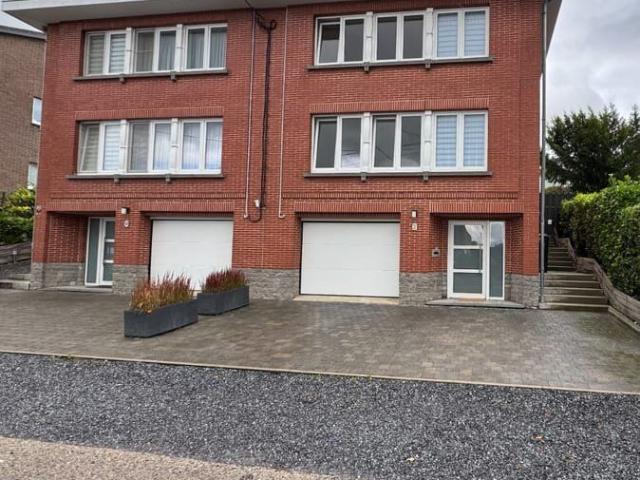Move in ready home with 3 bedrooms and a sunny garden!