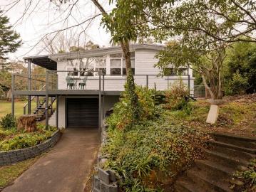 Move In Ready Home with Desirable Aspect