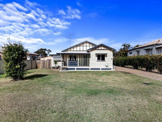 Move In Ready Home with Impressive Entertainerâs Backyard