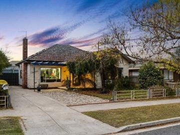 Move In Ready Home with Side Access & Shedding