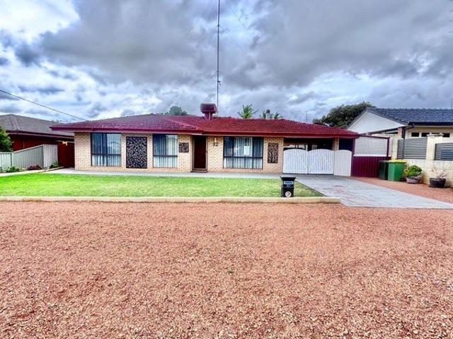 Move In Ready, Immaculately Presented & Packed with Extras!