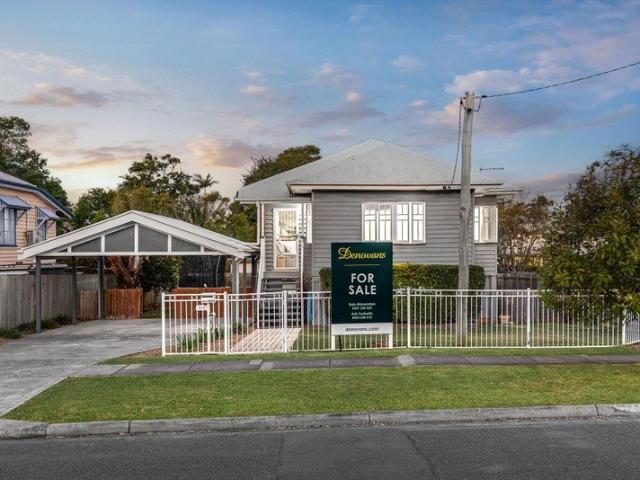 Move In Ready in a Prime Mitchelton Pocket!