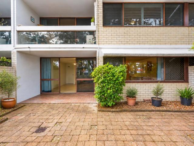 Move In Ready in the Heart of Broadbeach Waters