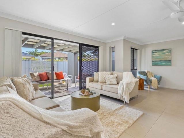 Move In Ready in the Heart of Pacific Pines. No Body Corp!