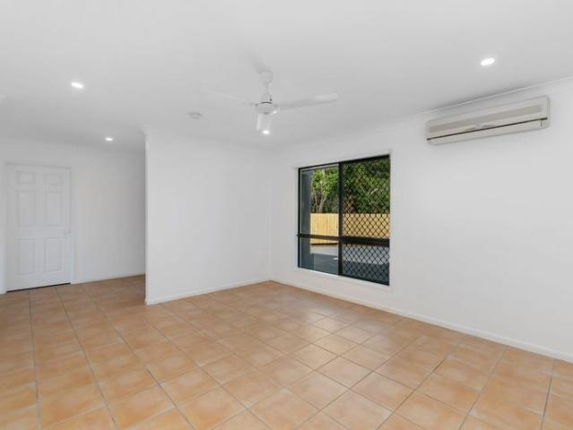 Move in ready large family home with pool in cul de sac