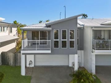 Move In Ready Living in the Heart of Springfield Lakes