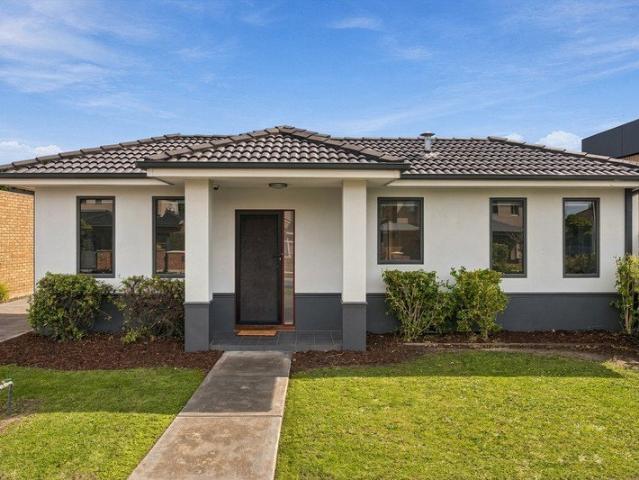 Move In Ready Living in a Prime Reservoir Position