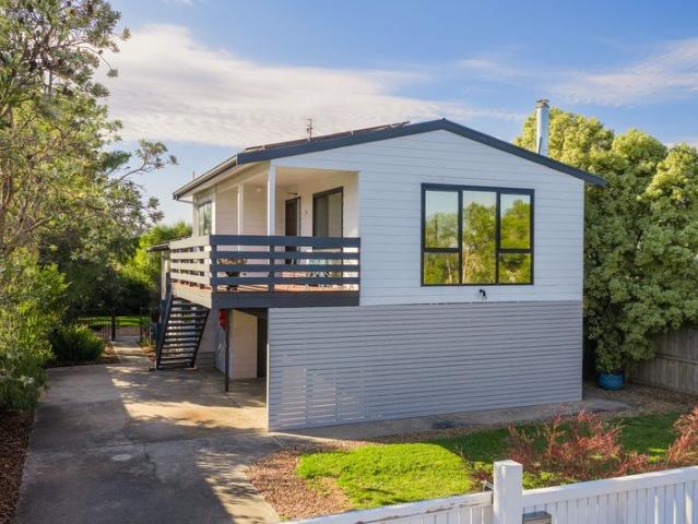 Move In Ready Living, Less Than 1km from the Beach